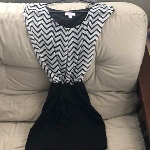 Black & white chevron patterned knee length dress.
